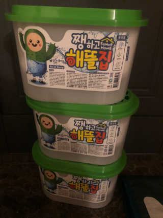 [로하스 인증 제습제] 쨍하고 해뜰집 옷장용 프리미엄 — 5점을 준 리뷰어가 2019년 9월 올린 사용 사진