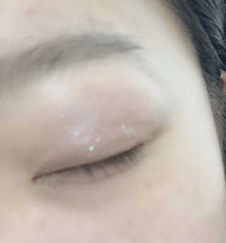 [블랙루즈] 펄블리 아이 글리터 2종 — 3점을 준 리뷰어가 2019년 1월 올린 사용 사진