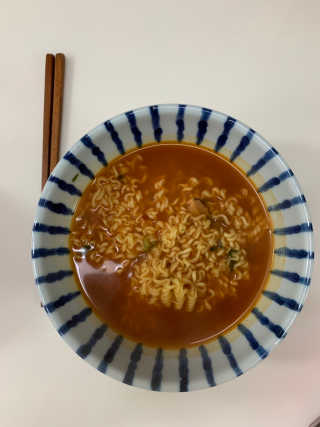 라면 그대로가 제일 맛있는 더엄마라면 — 5점을 준 리뷰어가 2019년 6월 올린 사용 사진
