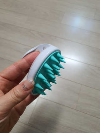 달리프 베러 퍼퓸 샴푸 1000ml 레이니데이 or 일랑로즈 — 5점을 준 리뷰어가 2020년 2월 올린 사용 사진