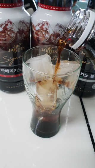 (주)쟈뎅 쟈뎅 시그니처 아메리카노 1.1L — 4점을 준 리뷰어가 2018년 5월 올린 사용 사진