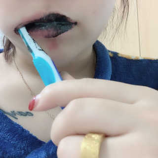 the naked object 디블랙팩치약 디블랙칫솔 세트 — 4.5점을 준 리뷰어가 2019년 4월 올린 사용 사진