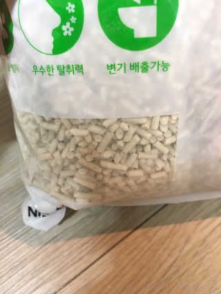 [펫토리아] BEST 고양이두부모래 6L 한삽뚝딱 — 5점을 준 리뷰어가 2019년 1월 올린 사용 사진