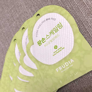 [후르디아] 청포도 매끈약산성 필링 패드_50매 세트 — 4점을 준 리뷰어가 2019년 9월 올린 사용 사진