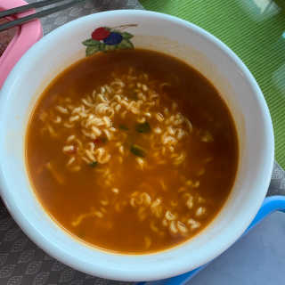 라면 그대로가 제일 맛있는 더엄마라면 — 5점을 준 리뷰어가 2019년 6월 올린 사용 사진