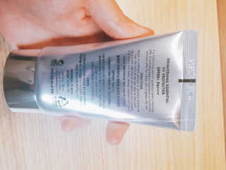 셀레뷰 브라이트닝 에센셜 UV프로텍터 SPF 50+ PA++++ — 4점을 준 리뷰어가 2017년 12월 올린 사용 사진