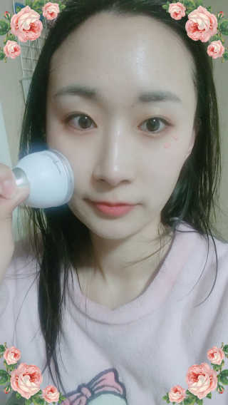 [더마퀸]쿨링스틱 페이스앤아이 — 5점을 준 리뷰어가 2019년 4월 올린 사용 사진