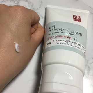 일리윤 세라마이드 아토 집중 크림 — 4.17점을 준 리뷰어가 2017년 6월 올린 사용 사진