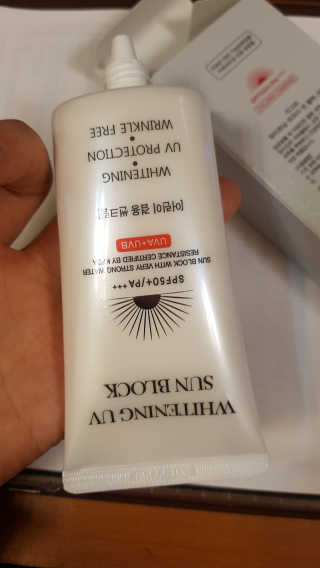 지고트 화이트닝 유브이 썬블럭 크림 70ml,1+1 — 4점을 준 리뷰어가 2019년 5월 올린 사용 사진