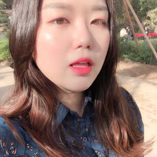 [블랙루즈] 로즈 벨벳 립스틱 택1+랜덤1 — 5점을 준 리뷰어가 2019년 2월 올린 사용 사진