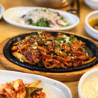 청국장과 보리밥 [청국장과보리밥] 두루치기 쌈정식or수육정식 中 택 1 — 5점을 준 리뷰어가 2018년 12월 올린 사용 사진