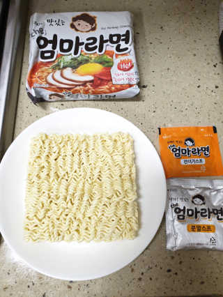 라면 그대로가 제일 맛있는 더엄마라면 — 5점을 준 리뷰어가 2019년 7월 올린 사용 사진