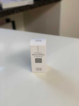 MOONSOME 문썸 토탈 브라이트닝 크림 50ml — 2점을 준 리뷰어가 2019년 3월 올린 사용 사진
