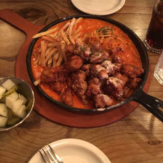 텍사스치킨[솔드아웃] [솔드아웃 서교동점] 바베큐 치킨 4개 中 택1 — 4.5점을 준 리뷰어가 2018년 10월 올린 사용 사진