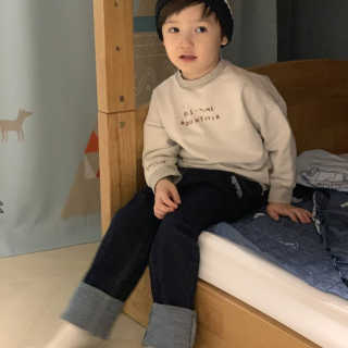 인디고뱅크키즈 원워싱 스트레이트 데님 — 5점을 준 리뷰어가 2020년 2월 올린 사용 사진