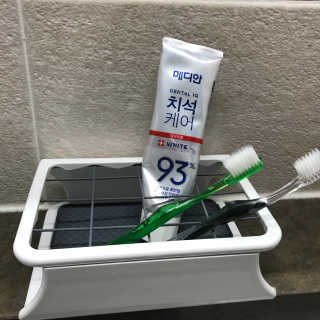 올버튼 낭비되는 돈을 지켜주는 거꾸로 스마트 수납선반 — 4점을 준 리뷰어가 2018년 10월 올린 사용 사진