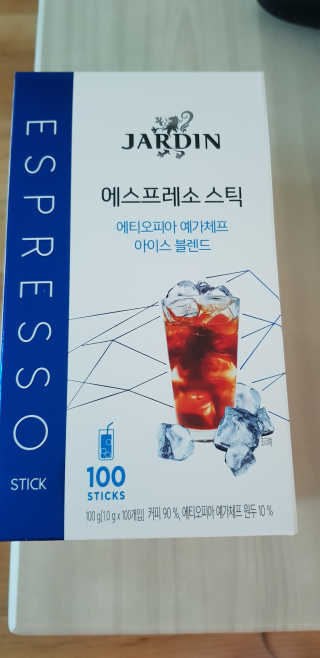 (주)쟈뎅 [쟈뎅] 에스프레소스틱 아이스블렌드 — 4점을 준 리뷰어가 2019년 5월 올린 사용 사진