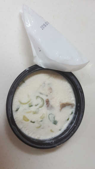[풀무원] 사골곰탕국밥 황태해장국밥 — 5점을 준 리뷰어가 2018년 6월 올린 사용 사진