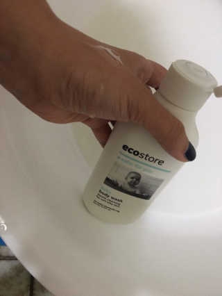 엘루스벤 에코스토어_베이비 바디워시_200ML — 4.67점을 준 리뷰어가 2017년 6월 올린 사용 사진