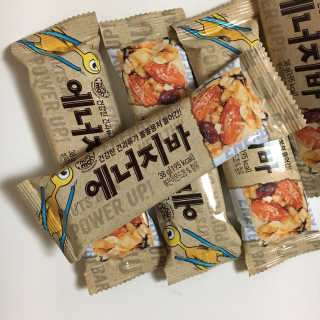 견과가 똘똘 뭉쳐들어간 넛츠몬 에너지바 1BOX 6개입 — 5점을 준 리뷰어가 2018년 2월 올린 사용 사진