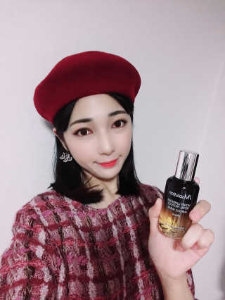 JM솔루션 꿀광 로얄 프로폴리스 앰플 세럼 블랙 — 3.83점을 준 리뷰어가 2018년 12월 올린 사용 사진
