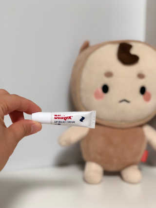 블리스텍스 립 릴리프 크림 립밤, 립 바이브런스 립밤 — 4.67점을 준 리뷰어가 2018년 11월 올린 사용 사진