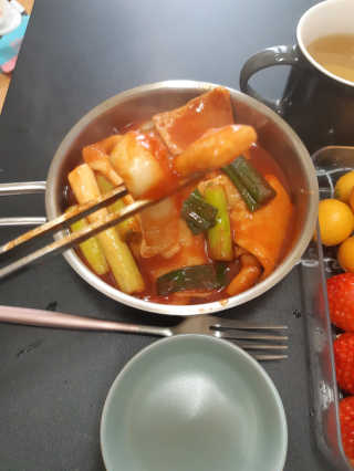 두번째 국떡 국가대표 떡볶이 1팩 + 영미칩 2봉 증정 — 5점을 준 리뷰어가 2019년 2월 올린 사용 사진