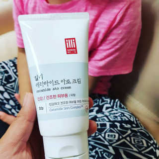 일리윤 세라마이드 아토 집중 크림 — 4.5점을 준 리뷰어가 2017년 6월 올린 사용 사진