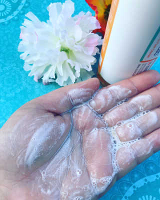 닥터제이미랩 보태니컬 오일 투 폼 클렌저 — 3.67점을 준 리뷰어가 2018년 6월 올린 사용 사진