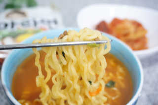 라면 그대로가 제일 맛있는 더엄마라면 — 5점을 준 리뷰어가 2019년 7월 올린 사용 사진