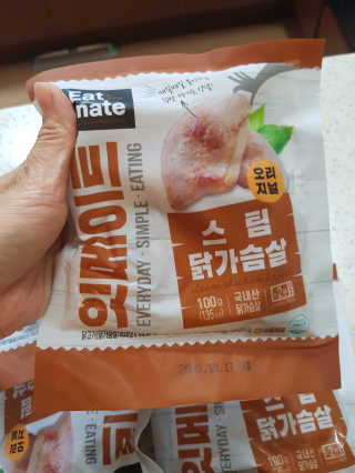 개근질마트 잇메이트 스팀 닭가슴살 혼합 1kg — 5점을 준 리뷰어가 2019년 11월 올린 사용 사진