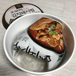 GS25 YOU US  오모리김치돼지찜 — 2.5점을 준 리뷰어가 2018년 3월 올린 사용 사진