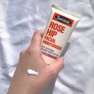 SWISSE 스위스 로즈힙 페이셜 모이스처라이저 로션 — 5점을 준 리뷰어가 2019년 12월 올린 사용 사진
