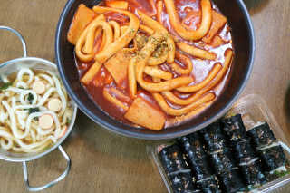 두번째 국떡 국가대표 떡볶이 1팩 + 영미칩 2봉 증정 — 5점을 준 리뷰어가 2019년 2월 올린 사용 사진
