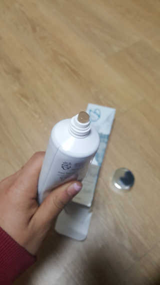 큐어스크립트 닥터폴스 치약 바닐블랙티향 — 5점을 준 리뷰어가 2018년 3월 올린 사용 사진