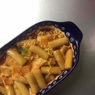 홍대미미네국물떡볶이 [홍대미미네]오리지널 국물 떡볶이4팩 + 라면사리 — 5점을 준 리뷰어가 2019년 4월 올린 사용 사진