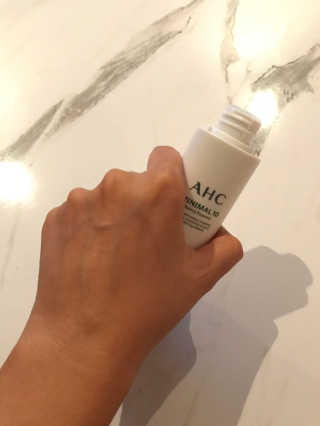 AHC 에이 에이치 씨 미니멀 10 워터리 에센스 — 5점을 준 리뷰어가 2018년 12월 올린 사용 사진