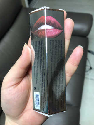 터치인솔 메탈리스트 리퀴드 포일 립스틱 5종 — 4.17점을 준 리뷰어가 2018년 3월 올린 사용 사진