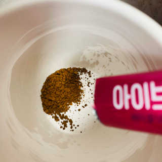 한국맥널티 아이브루 헤이즐넛향 100T — 5점을 준 리뷰어가 2019년 11월 올린 사용 사진