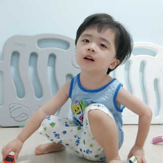 [베이비앤아이] 핑크퐁 아기상어 유아 민소매 상하복 — 5점을 준 리뷰어가 2019년 6월 올린 사용 사진