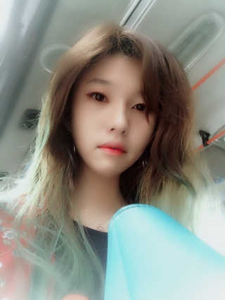 터치인솔 고 익스트림 하이 데피니션 립 락커 — 5점을 준 리뷰어가 2018년 8월 올린 사용 사진