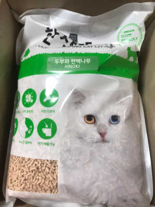 [펫토리아] BEST 고양이두부모래 6L 한삽뚝딱 — 3점을 준 리뷰어가 2019년 2월 올린 사용 사진