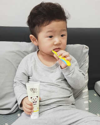 달곰이 어린이 치약+어린이 칫솔 SET — 3.5점을 준 리뷰어가 2017년 12월 올린 사용 사진