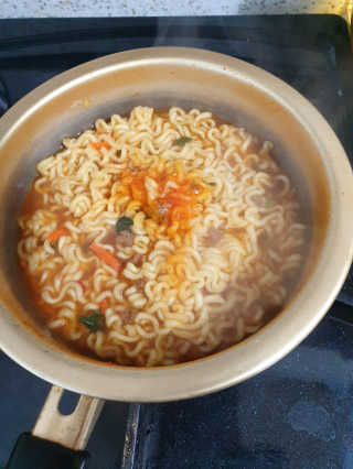 라면 그대로가 제일 맛있는 더엄마라면 — 5점을 준 리뷰어가 2019년 7월 올린 사용 사진