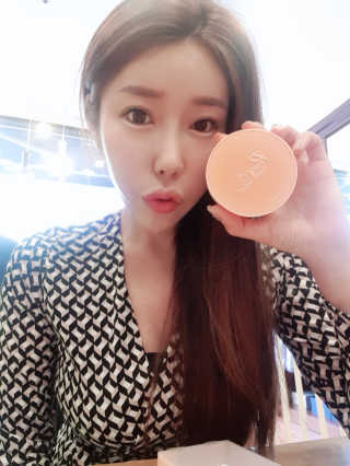 [블랙루즈] 피치 커버 벨벳 쿠션 2종 중 택1 — 5점을 준 리뷰어가 2019년 10월 올린 사용 사진