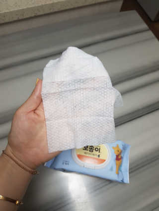 보솜이 아기물티슈 베이비케어 푸에디션 캡 74매 10입 — 5점을 준 리뷰어가 2019년 4월 올린 사용 사진