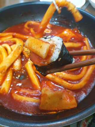 두번째 국떡 국가대표 떡볶이 1팩 + 영미칩 2봉 증정 — 5점을 준 리뷰어가 2019년 2월 올린 사용 사진
