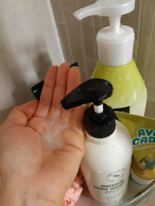 (주)에네스티 내추럴 촉촉  오트밀 바디워시 500ml — 4.5점을 준 리뷰어가 2019년 12월 올린 사용 사진