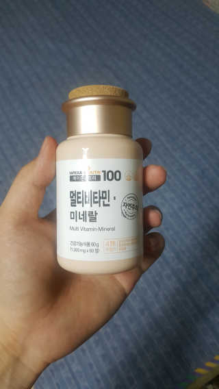 [메이준뉴트리] 멀티비타민and미네랄 1병, 1개월 분 — 5점을 준 리뷰어가 2018년 7월 올린 사용 사진