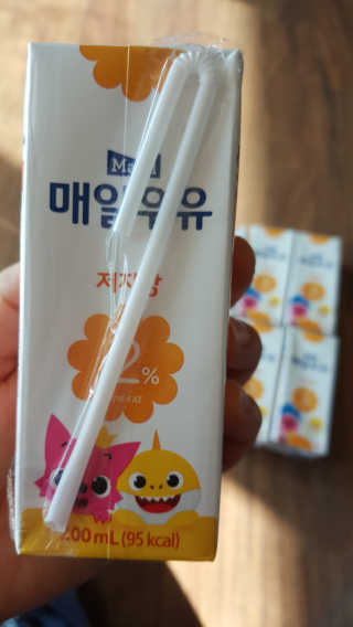 매일우유 멸균 매일우유 저지방 2프로 멸균 핑크퐁 에디션 6입 — 5점을 준 리뷰어가 2018년 1월 올린 사용 사진